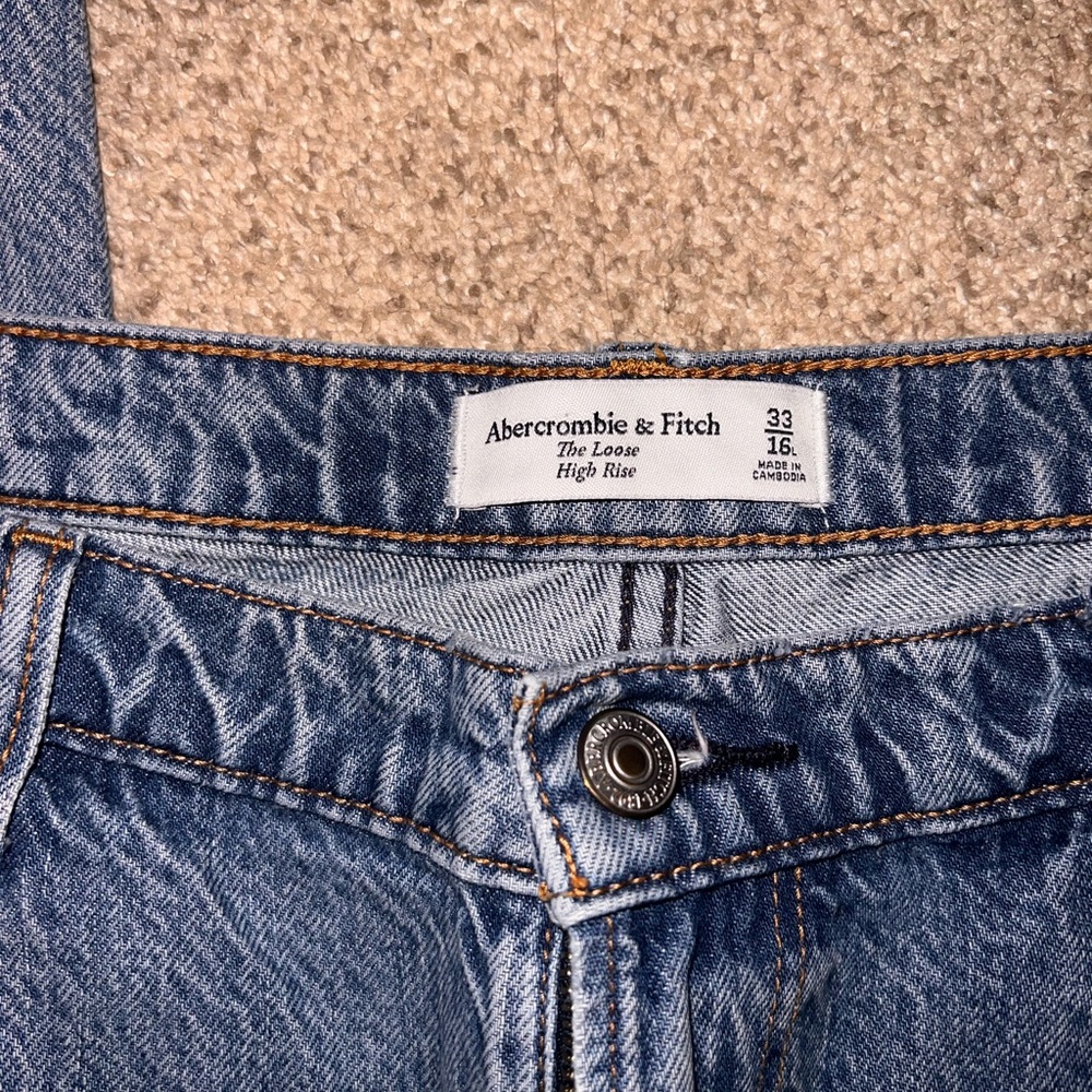 Abercrombie & Fitch High-Rise Straight Leg Jeans - Light Blue - Picture 4 of 4